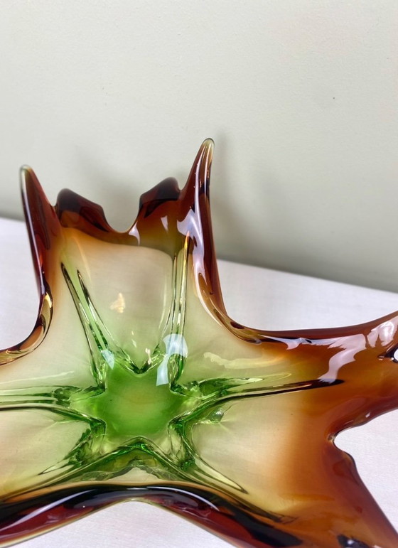 Große skulpturale Schale aus mundgeblasenem Glas – Dekorative Objekte (photo 10 of 10)