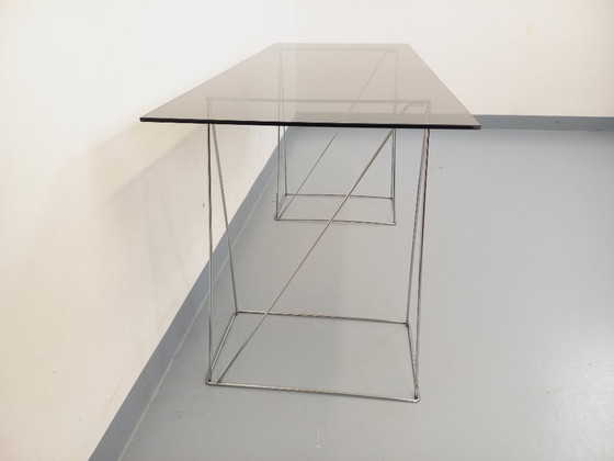 Image 1 of Vintage bureau uit de jaren 70 van gerookt glas en verchroomd metaal.