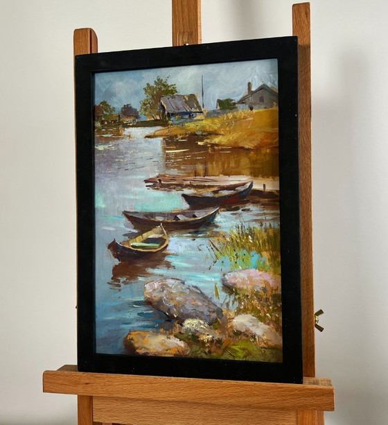 Image 1 of Origineel olieverfschilderij: Herfstlandschap van een dorp. Er is een jachthaven in het dorp.