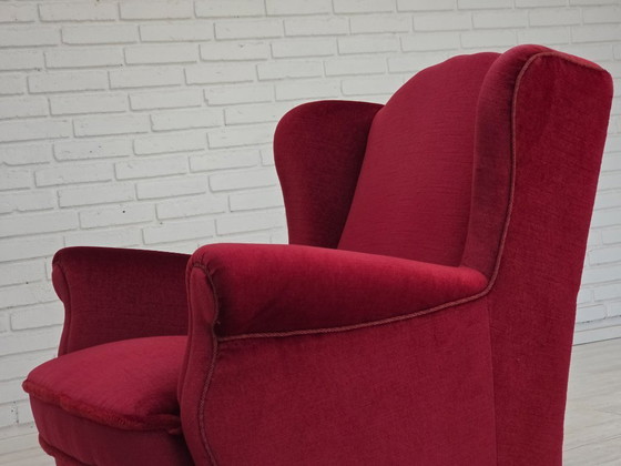 Image 1 of 1960s, fauteuil danois, velours rouge, pieds en hêtre.