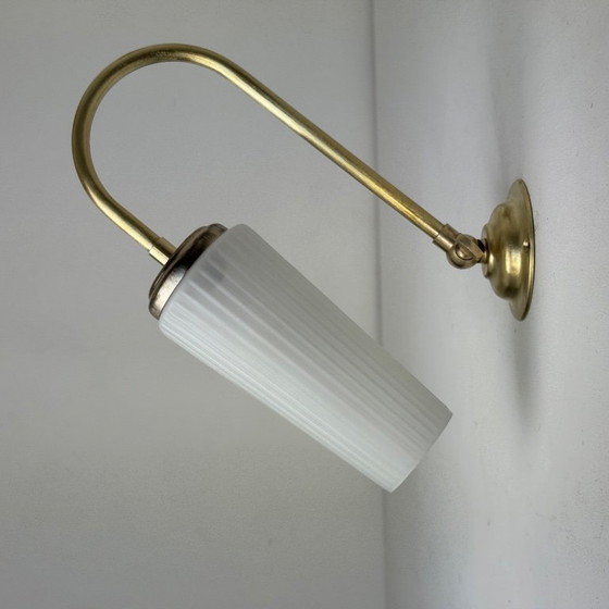 Image 1 of PAIRE D’APPLIQUES EN OPALINE ET LAITON VINTAGE