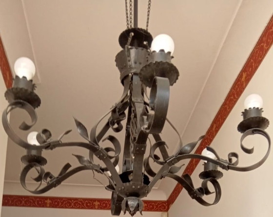 Bellissimo lampadario in ferro battuto nero – Iron, Metal (photo 4 of 5)
