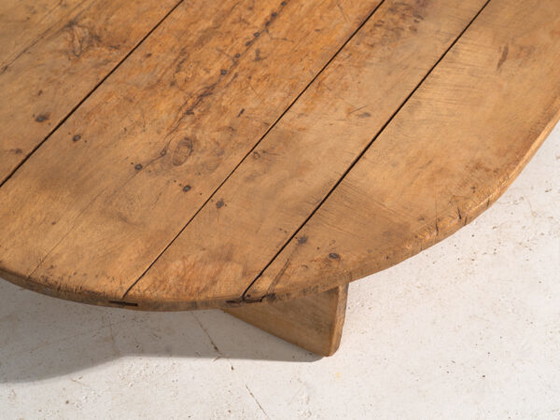 Rustic round cutting board table in solid wood – Central Europe, early 20th century – Coffee tables (photo 11 of 40)