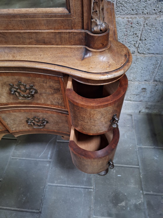 Image 1 of Vetrina in noce del XIX secolo