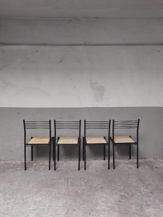 Image 1 of 4 chaises en métal avec assises en osier