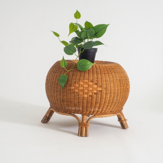 Image 1 of Pouf en rotin, table d'appoint