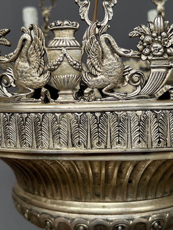 Grote, zeldzame antieke kroonluchter van massief verzilverd brons, Empire-stijl, met 12 lichtpunten. – Bronze (photo 9 of 18)
