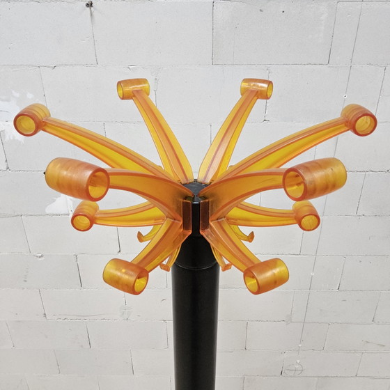 Image 1 of Vintage Space Age Oranje Itiliaanse design stijl Kunststof Kapstok (jaren 70/70s)  roterend