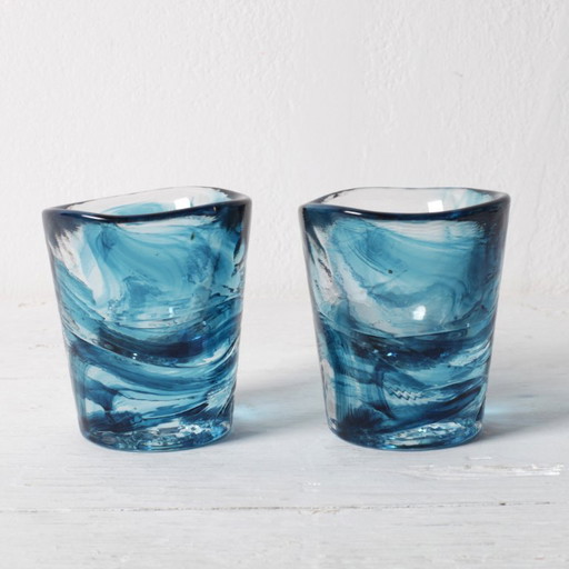 Set di 2 Bicchierini Kosta Boda Blu Verde Acqua 'Mine' di Ulrica Hydman Vallien / Svezia / 2002