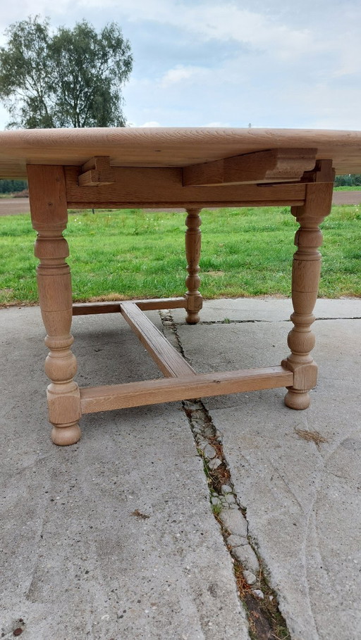 Large oval table in solid oak