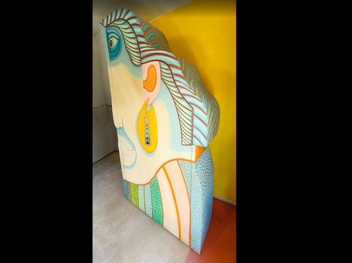 * Artistieke Design Wandkast en Bijpassende Salontafel *
