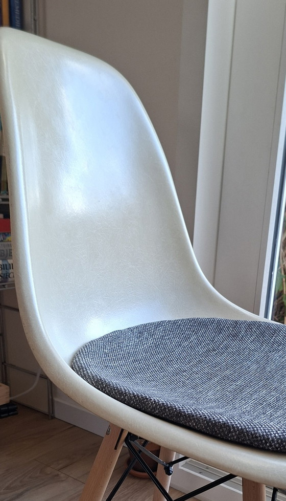 Image 1 of 4 Herman Miller fibra de vidrio DSW