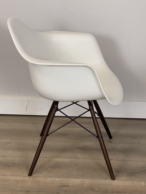 1 x Vitra DAW donker esdoorn