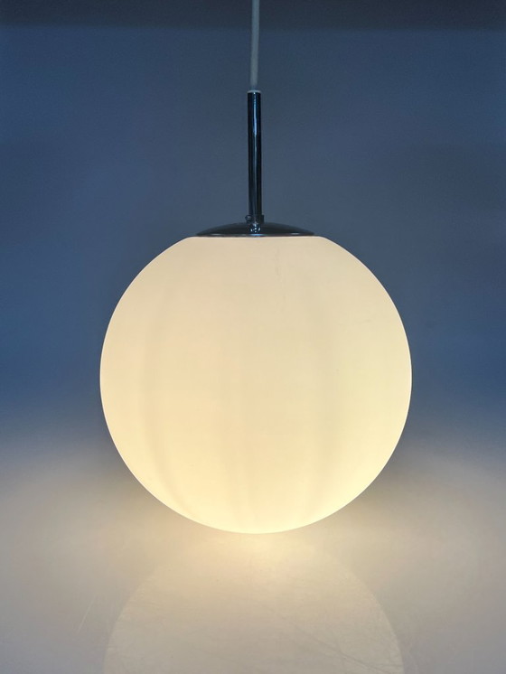 Image 1 of Lampe boule / lampe suspendue en verre, Glashütte Limburg, Allemagne, années 1960