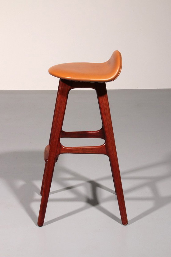 Image 1 of Tabouret de bar moderne danois en bois et cuir OD-61 par Erik Buch pour Oddense møbelfabrik, 1964