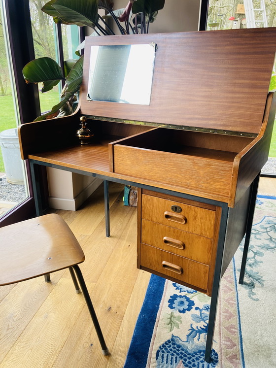 Image 1 of bureau vintage en teck du milieu du siècle