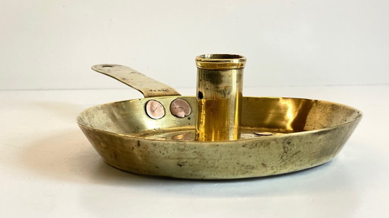 Image 1 of Antiker, niedriger Kerzenleuchter aus massivem Messing
