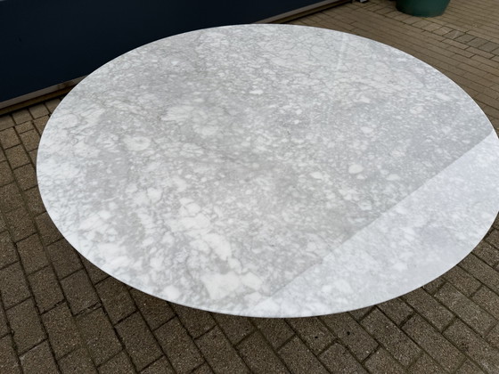 Image 1 of Original round Knoll Tulip dining table (152cm) in Carrara marble, Eero Saarinen