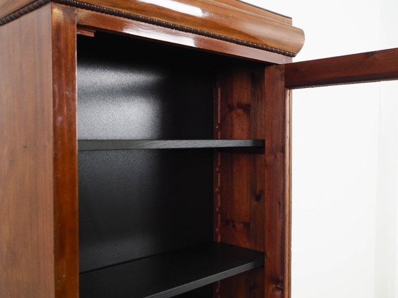 Image 1 of Notenhouten vitrinekast, Deens design, jaren 60, gemaakt in Denemarken.