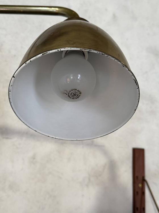 Image 1 of Vintage messing wandlamp met scharnierende arm, Scandinavische stijl