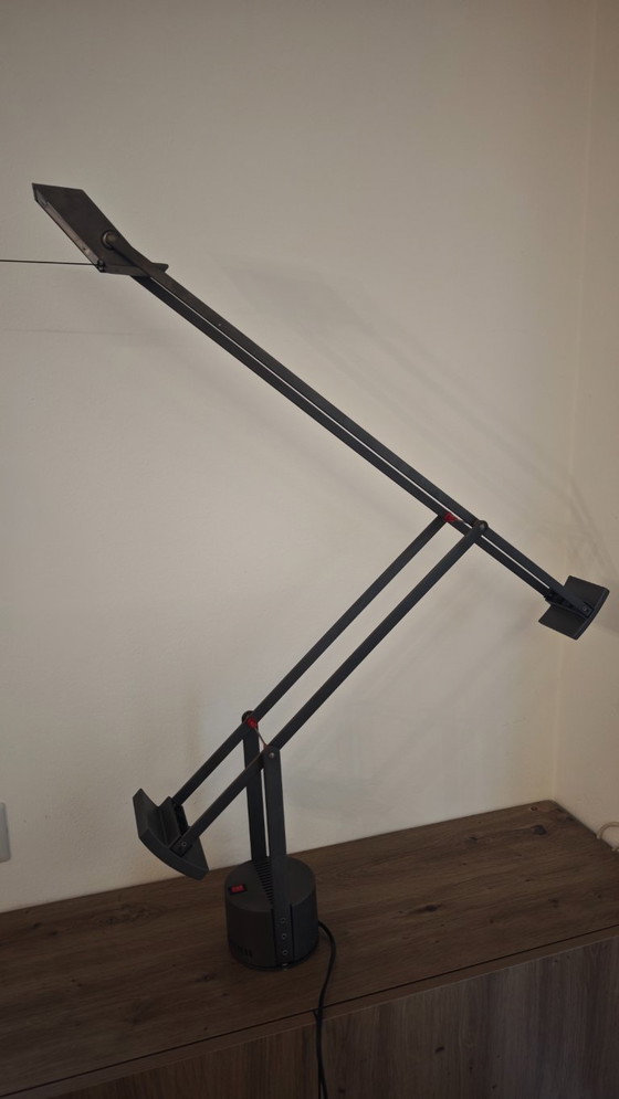 Artemide Tizio Titanium Limited Edition Lamp – Desk lamps, Plastic, Aluminium (photo 5 of 13)