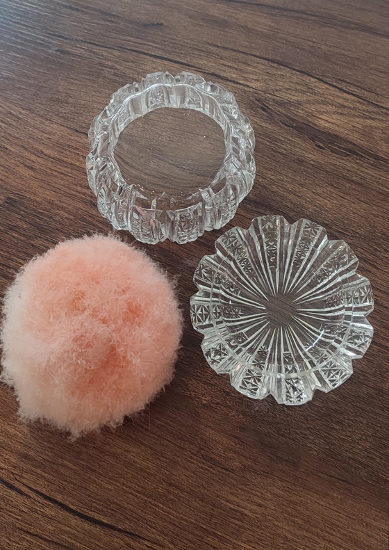 Image 1 of Poudrier ancien en verre ciselé