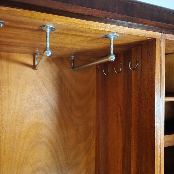Image 1 of Armadio da uomo Compactom Ltd modello JCH con cassetti segreti – Inghilterra, ca. 1920