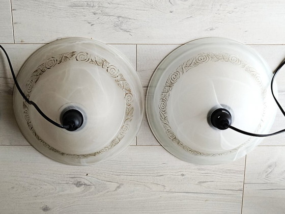 Image 1 of Paire de lustres en pâte de verre blanc et doré