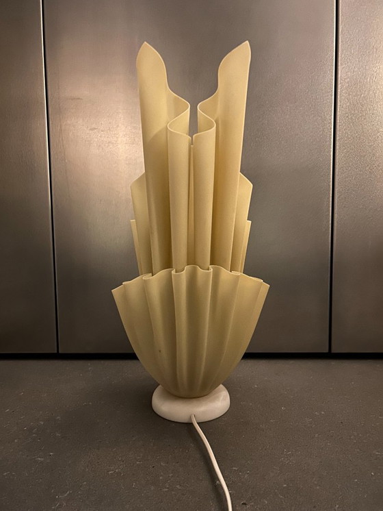 Image 1 of Lampada da tavolo vintage Georgia Jacob COROLLE (anni '70) | Marmo e resina