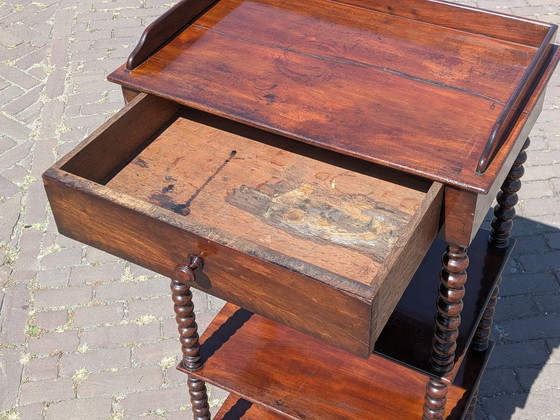 Antieke Victoriaanse etagère met 4 etages en gedraaide spoelversiering. – Boekenkasten, Wood (photo 10 of 14)