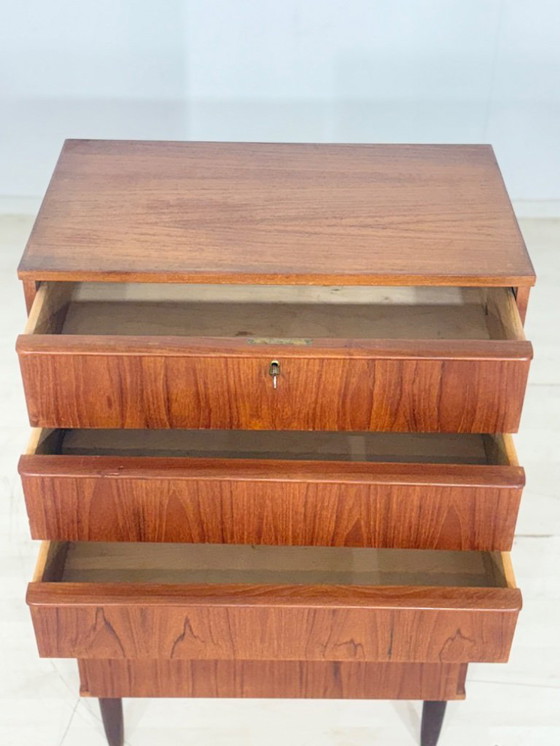 Image 1 of Vintage teakhouten ladekast, wastafelmeubel, linnenkast, Deens design