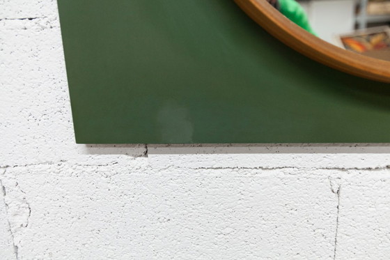 Image 1 of Espejo de pared redondo inusual, 60 cm, borde de teca sobre un tablero rectangular verde, años 60