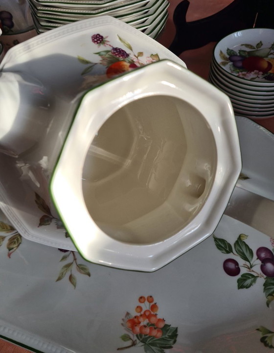 Image 1 of Servizio da tè e torta alla frutta fresca Johnson Brothers England con piatto da portata e petit four.