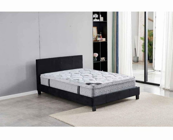 Image 1 of bed met lattenbodem en matras