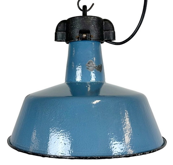 Image 1 of Lampada da fabbrica industriale in smalto blu con parte superiore in ghisa, anni '60