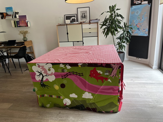 Image 1 of Tavolo da pranzo in legno - con tenda da tavolo per bambini