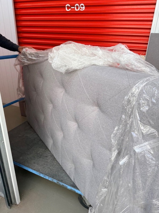 Image 1 of Swisse Sense, testiera di lusso, letto matrimoniale, capitonné grigio