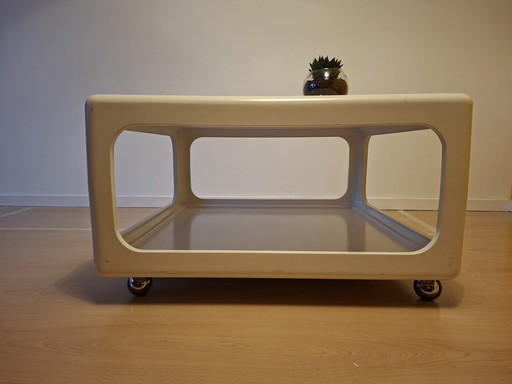 Peter Ghyczy Space Age coffee table on casters. Horn collection