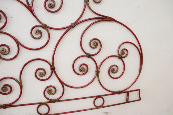 Image 1 of Rood ijzeren hoofdeinde voor tweepersoonsbed, Italië Begin 20e eeuw