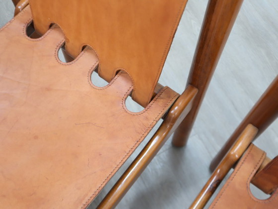 Image 1 of Juego de 4 sillas Ilmari Tapiovaara para La Permanente, de nogal y cuero, de la década de 1960.