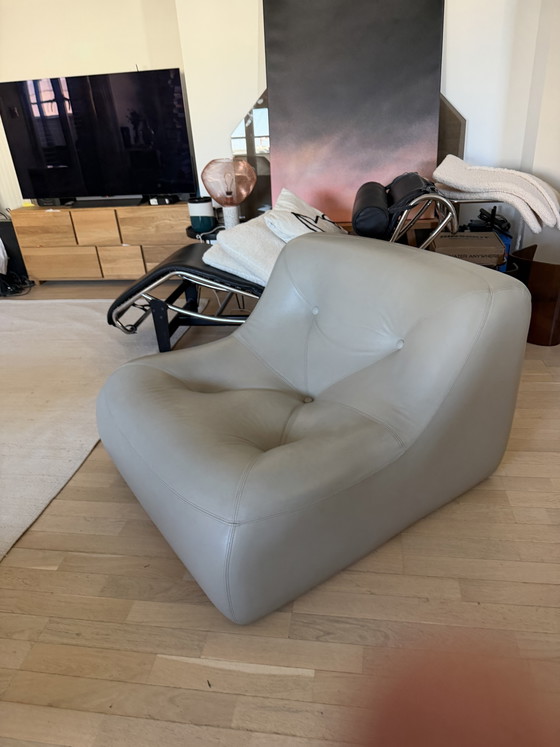 Image 1 of Ligne Roset Kali fauteuil in grijs leer