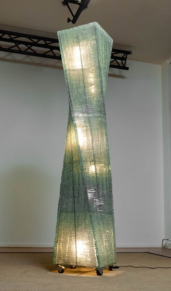 Image 1 of XXL Lampadaire en verre Twisted Body 1970