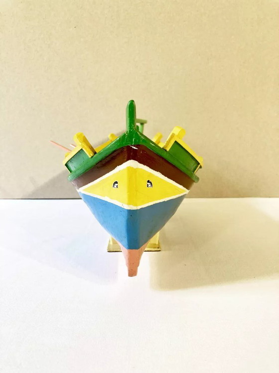 Image 1 of Modellino di barca da pesca in legno dipinto