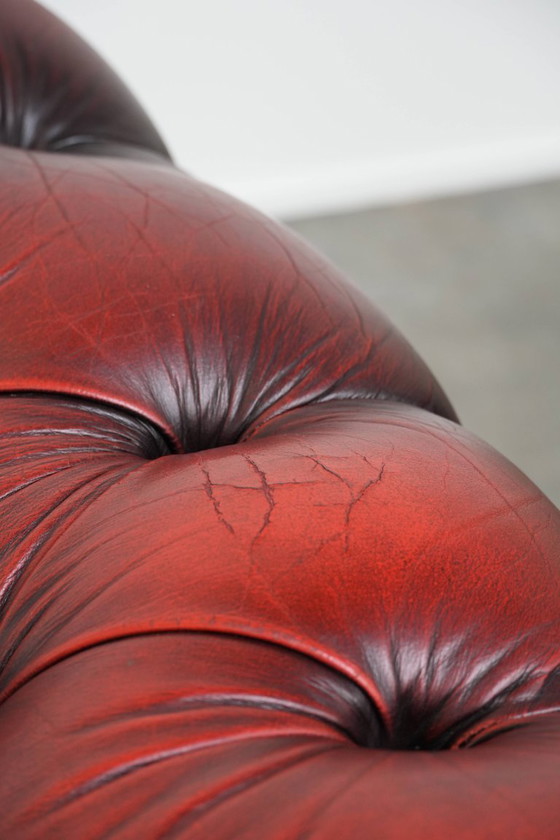 Image 1 of Rode rundleren chesterfield buttonseat fauteuil
