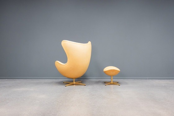 Image 1 of Poltrona a uovo + pouf