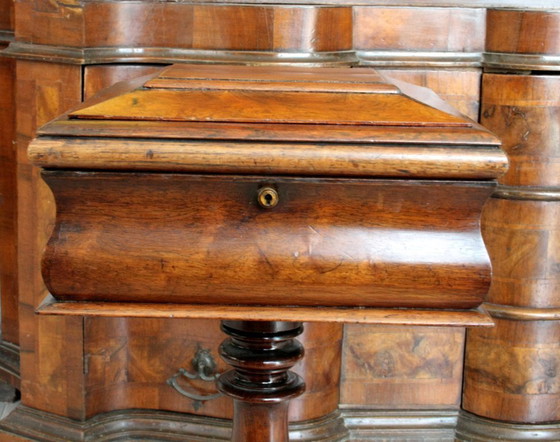 Image 1 of Historische theedoos, antieke Engelse theedoos uit de tijd van George II en Willem IV, 19e-eeuwse kabinetskast