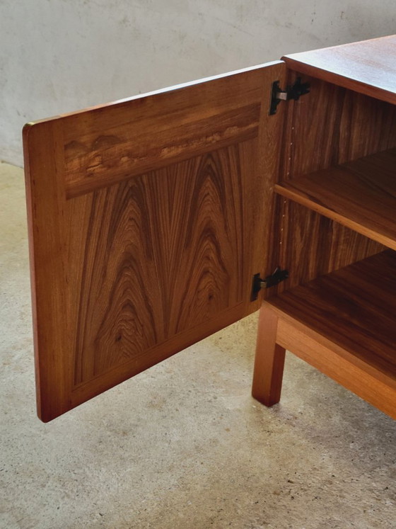 Aparador Dyrlund de Teca, Dinamarca 1970 – Aparadores, Wood (photo 7 of 10)