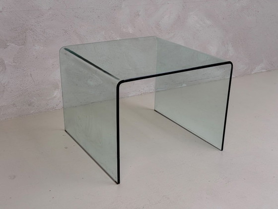 Image 1 of Tavolino laterale di design in vetro curvato, stile italiano.