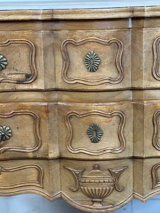 Image 1 of Cómoda estilo Luis XV en madera tallada