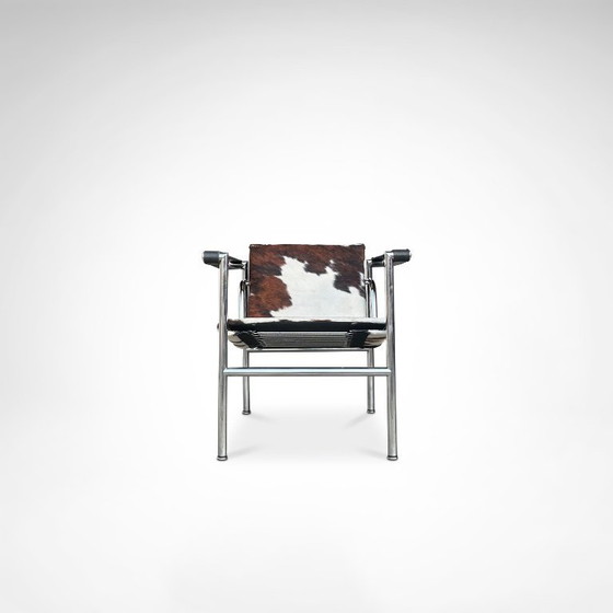 Image 1 of LC1 fauteuil van ponyhuid, ontworpen door Le Corbusier e.a. voor Cassina, jaren 80.